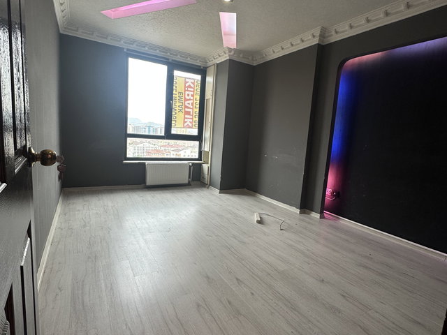 UĞUR PLAZADA KİRALIK OFİS