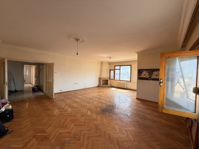 GÖZTEPE’DE MİNİBÜS CADDESİ’NDE 205 m² 4+1 - 10. KAT - KAPALI OTOPARK