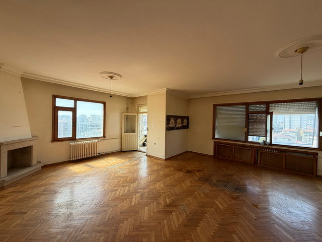 GÖZTEPE’DE MİNİBÜS CADDESİ’NDE 205 m² 4+1 - 10. KAT - KAPALI OTOPARK