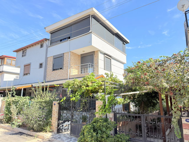 Seferihisar Doğanbey Cumhuriyet’te Denize Yakın Yaz-kış Yaşama Uygun 3+1 Villa