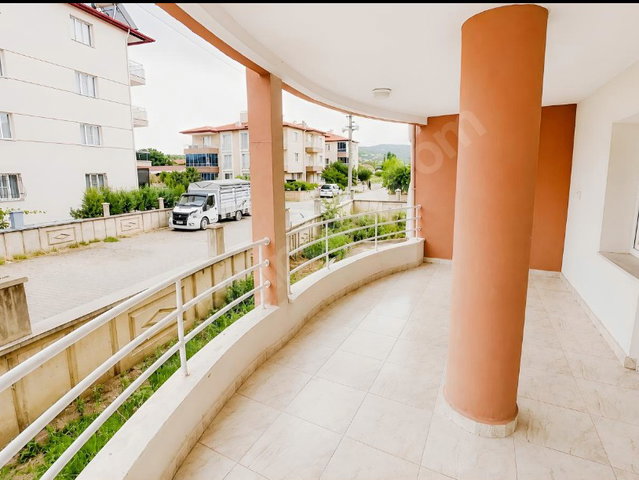 KULA/MANİSA'DA SATILIK 3+1 DOĞALGAZLI 135 M2 ZEMİN KAT DAİRE KULLANIŞLI BAKIMLI TEMİZ MASRAFSIZ OTURMAYA HAZIR UYGUNDUR