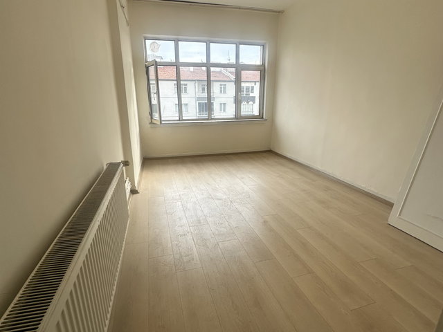 FUZULİ CADDESİNDE DAİRE