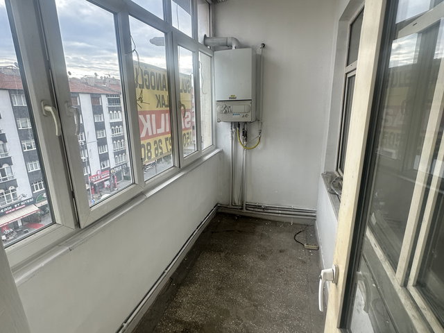 FUZULİ CADDESİNDE DAİRE