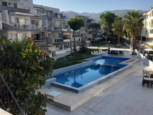 GÜZEBAHÇE MALTEPE'DE DENIZE SIFIR SITE IÇINDE SATILIK DAIRE