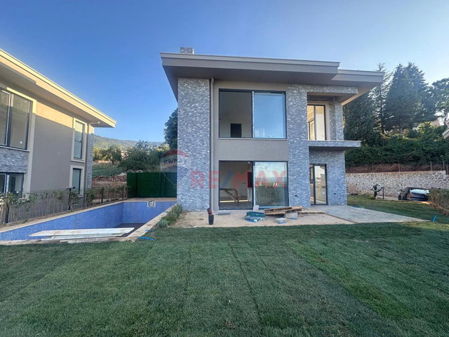 RE/MAX EFFECT FIRSAT 4+1 MÜSTAKİL HAVUZLU VİLLA