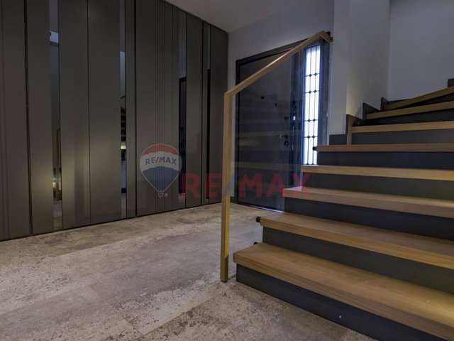 EMPIRE HOUSE SİTESİNDE GENİŞ BAHÇELİ VE MÜSTAKİL OTOPARKLI VİLLA