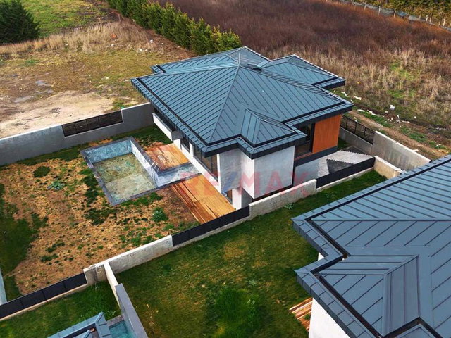 Doğayla İç İçe Lüks: Silivri Ortaköy’de 500 m² Havuzlu, Bahçeli, 4+1 Müstakil Villa