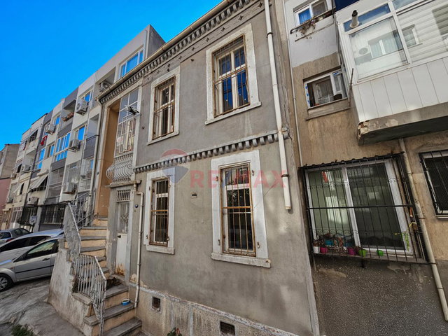Konak Küçükyalıda Tarihi ve Yapı İmarlı Satılık Müstakil Ev