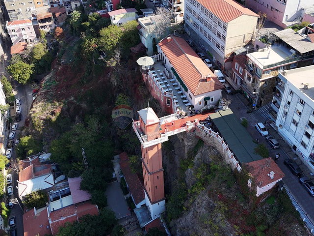 KONAK KÜÇÜKYALIDA TARIHI VE YAPI İMARLI SATILIK MÜSTAKIL EV