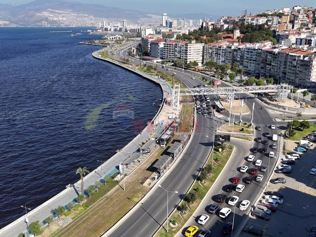 KONAK KÜÇÜKYALIDA TARIHI VE YAPI İMARLI SATILIK MÜSTAKIL EV