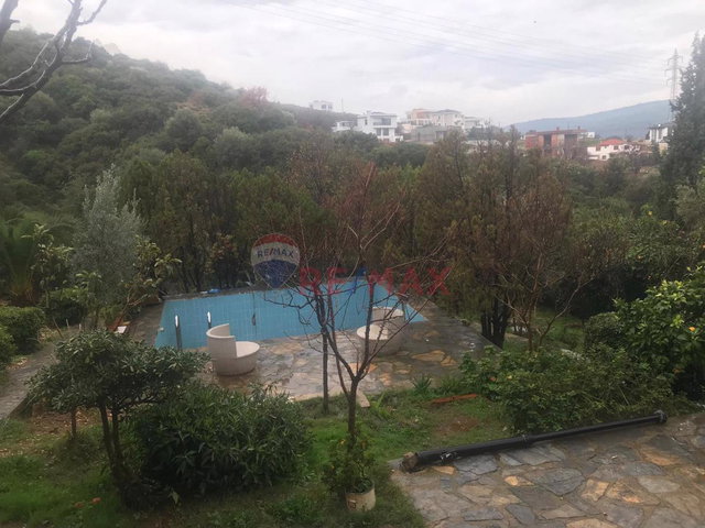 YELKI'DE SITE İÇINDE 4+1 SATILIK HAVUZLU VILLA