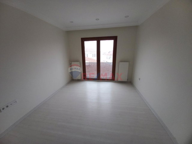 REMAX FREKANS'TAN SARIKUMDA OTOPARK VE ASANSÖRLÜ 2+1 0 DAİRELER