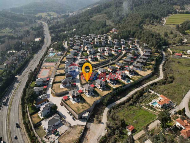 REMAX CAPELLA KEMALPAŞA NIF ERBEK SITESINDE SATILIK LÜKS 4+1 VILLA