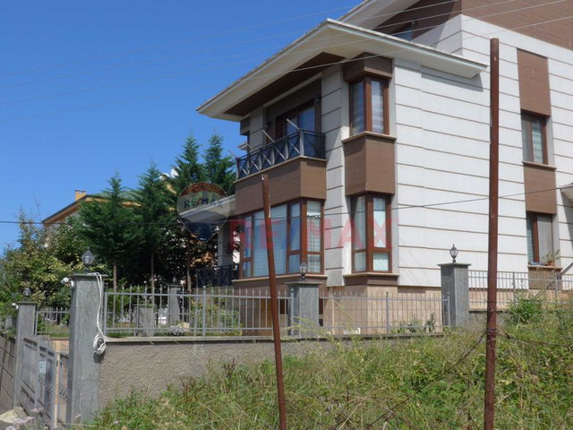 ORTAHİSAR BOSTANCI MAHALLESİNDE SATILIK MANZARALI VİLLA