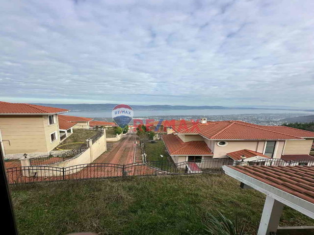 SAPANCA MAŞUKIYE MANZARALI SITE IÇINDE SATILIK VILLA