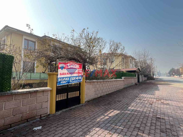 REMAX POINT'DEN BUHARA'DA BAHÇEKÖY VILLALARINDA SATILIK TRIPLEX VILLA