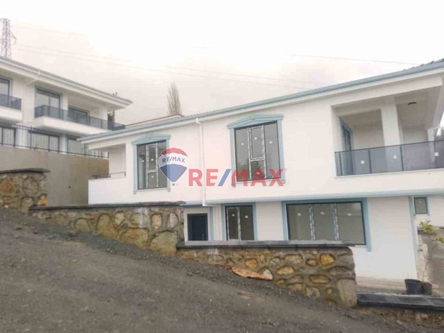 REMAX NATURAL'DEN GÖLCÜK ULAŞLI'DA DENİZ MANZARALI SATILIK VİLLA