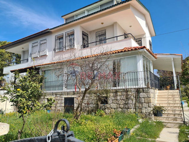 ÇEŞME GERMİYAN YALI MAHALLESİNDE DENİZE YAKIN SATILIK MÜSTAKİL VİLLA