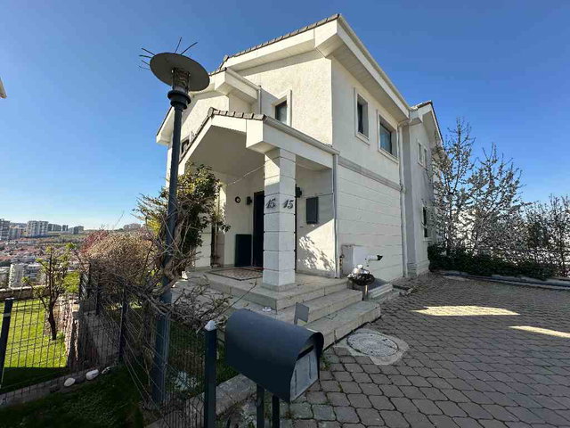 ALACAATLIDA ÖZEL TASARIMLI ANKARA MANZARALI SATILIK 7+2 VİLLA