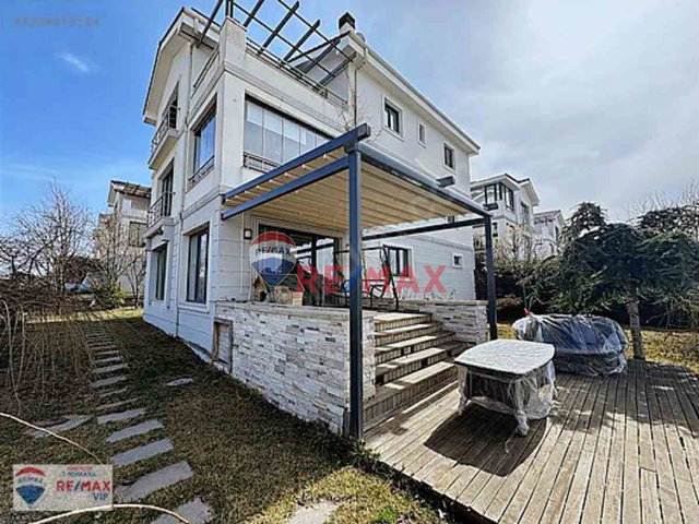 ALACAATLIDA ÖZEL TASARIMLI ANKARA MANZARALI SATILIK 7+2 VİLLA