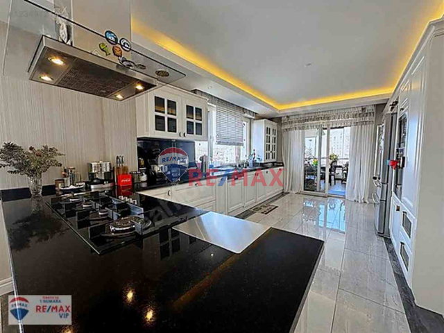ALACAATLIDA ÖZEL TASARIMLI ANKARA MANZARALI SATILIK 7+2 VİLLA