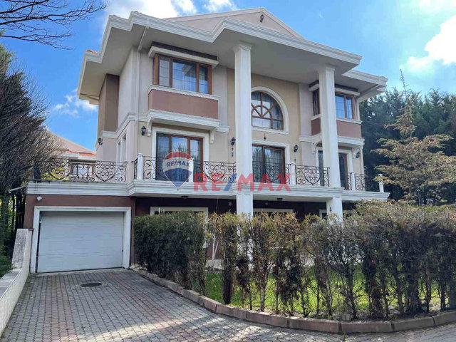 GÖLBAŞINDA FULL DONANIMLI OTURUMA HAZIR SATILIK LÜKS VILLA