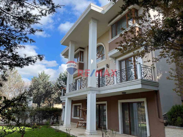 GÖLBAŞINDA FULL DONANIMLI OTURUMA HAZIR SATILIK LÜKS VILLA