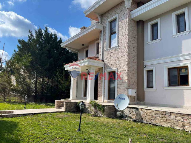 GÖLBAŞINDA FULL DONANIMLI OTURUMA HAZIR SATILIK LÜKS VILLA