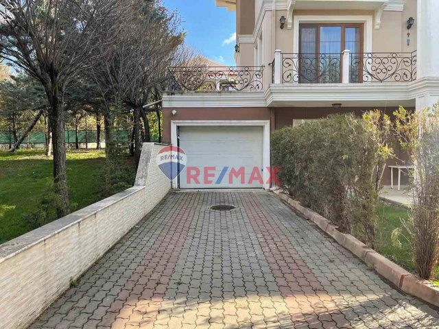 GÖLBAŞINDA FULL DONANIMLI OTURUMA HAZIR SATILIK LÜKS VILLA