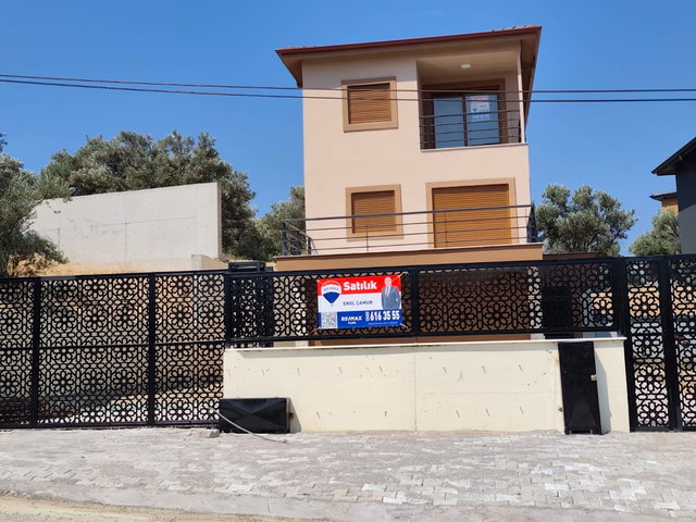 ALİAĞA ŞAKRAN'DA SATILIK MÜSTAKİL TRİPLEKS