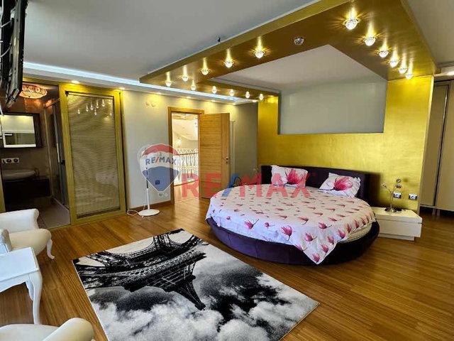 ÇINARCIKTA HAVUZLU VE 1280 M2 ÜZERİNE KURULU EMSALSİZ VİLLA
