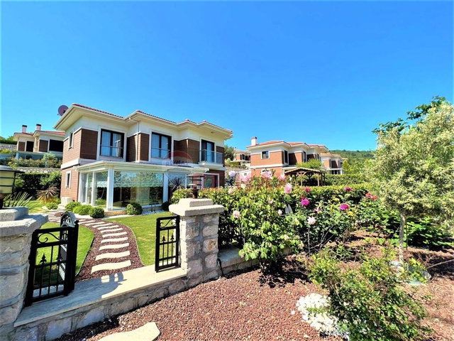 REMAX YELKEN'DEN GÜZELBAHÇE DE HAVUZLU GÜVENLİKLİ SİTE İÇİ TAM MÜSTAKİL VİLLA