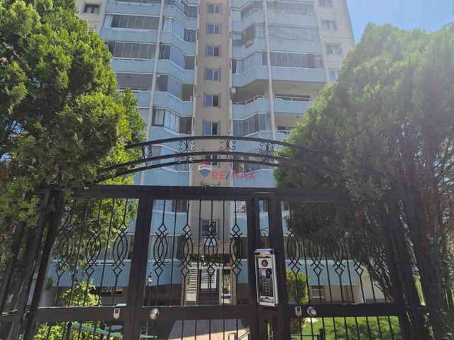 ÖZAHIKENT SITESI'NDE ARA KATTA EŞYALI 3+1 SATILIK DAIRE – TAŞINMAYA HAZIR!