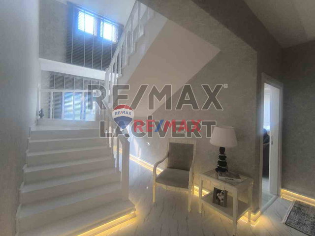 RE/MAX LACİVERT'TEN KOMBİNA CADDESİ'NDE 6+2 GENİŞ DUBLEKS SATILIK DAİRE