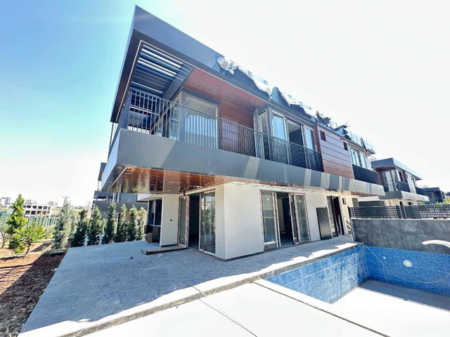 ÇUKUROVA KARAHAN X KORU SITESI KIRALIK HAVUZLU, OTOPARKLI VILLA