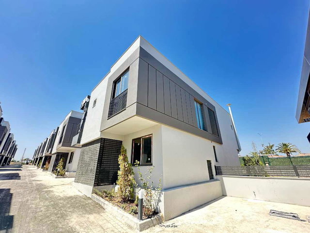 ÇUKUROVA KARAHAN X KORU SITESI KIRALIK HAVUZLU, OTOPARKLI VILLA
