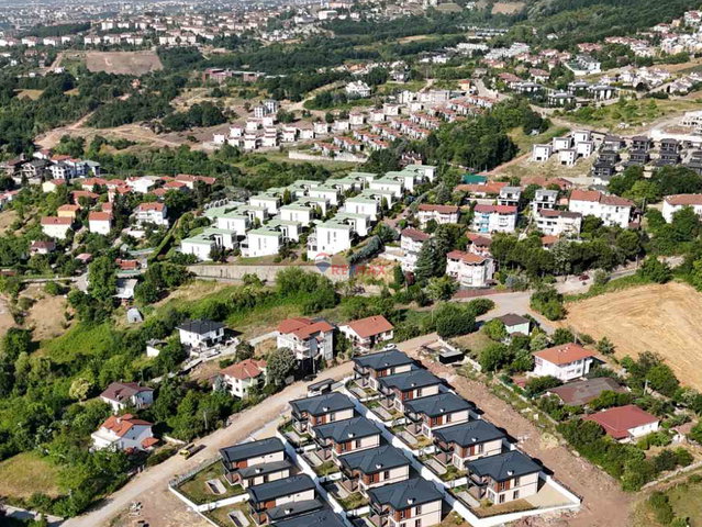 BAHÇECIK'TE DENIZ &DOĞA MANZARALI, SAĞLAM ZEMINDE LÜKS VILLALAR