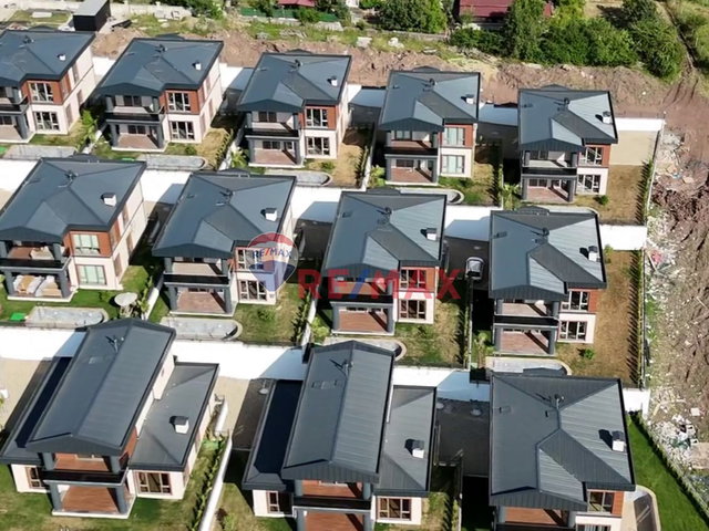 BAHÇECIK'TE DENIZ &DOĞA MANZARALI, SAĞLAM ZEMINDE LÜKS VILLALAR