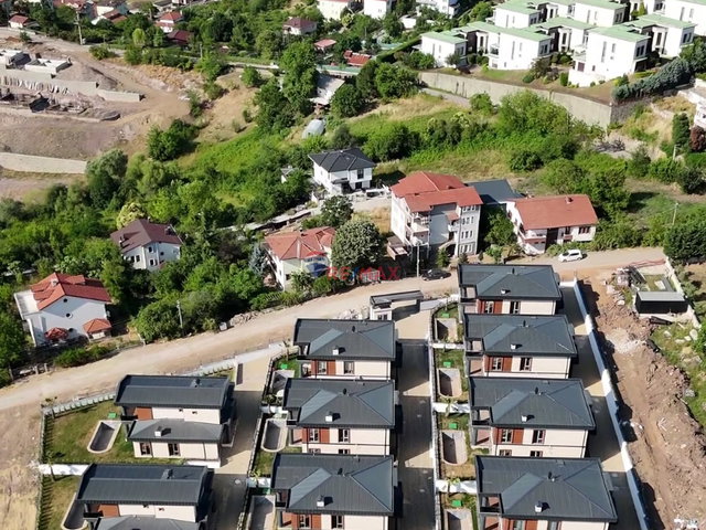 BAHÇECIK'TE DENIZ &DOĞA MANZARALI, SAĞLAM ZEMINDE LÜKS VILLALAR