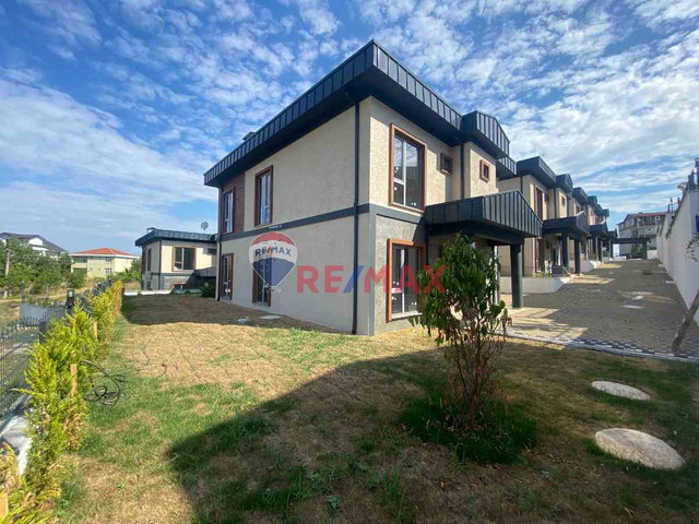 BAHÇECIK'TE DENIZ &DOĞA MANZARALI, SAĞLAM ZEMINDE LÜKS VILLALAR