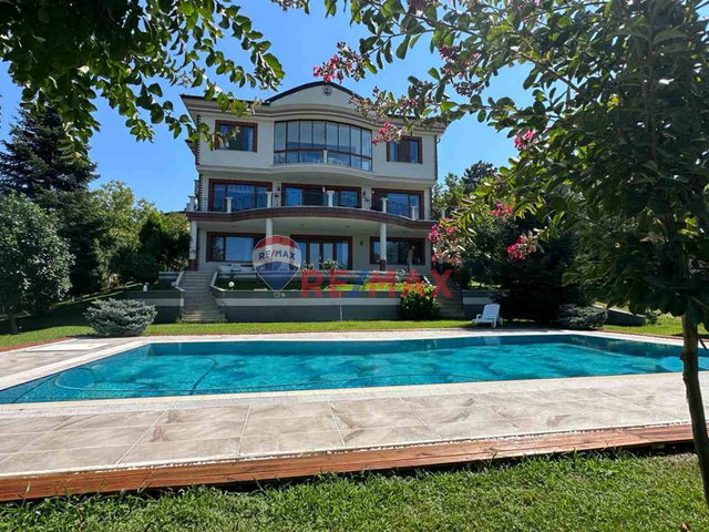 SAPANCA’DA 2.279 M2 İÇİNDE ULTRA LÜX HAVUZLU MÜSTAKİL VİLLA