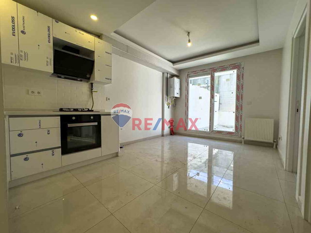 BAKIRKÖY YENİMAHALLEDE YENİ BİNADA ÖZEL BAHÇELİ 1+1 SATILIK DAİRE