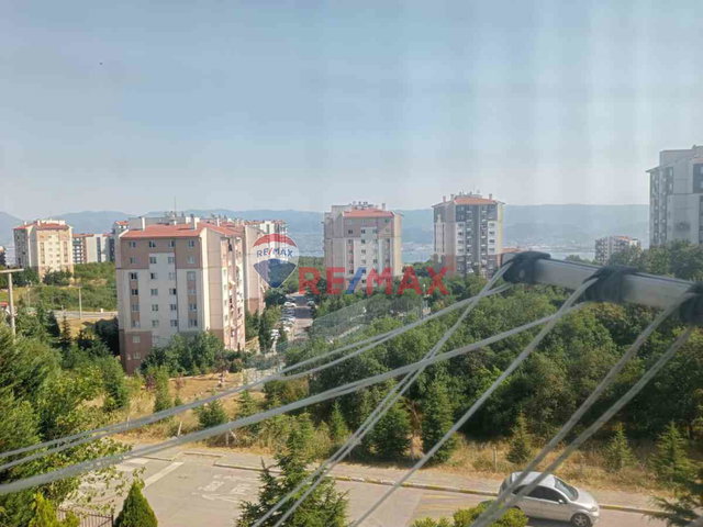 İZMIT AKPINAR MHL. ARIZLI TOKİ KONUTLARI’NDA SATILIK 2+1 DENIZ MANZARALI DAIRE