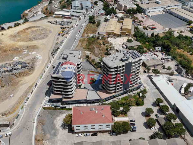 BATI YAKASINDA DAİRENİN HER YERİNDEN  GÖL - DENİZ VE ADALAR MANZARALI