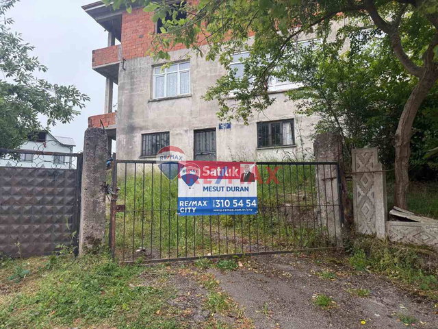 KOCAALİ MERKEZDE SATILIK EV VE 7550M2 ARAZİ