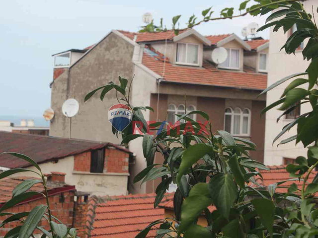 REMAX MEYDAN'DAN YENİCUMA'DA MEYDAN'A ÇOK YAKIN İÇİ YAPILI 2+1