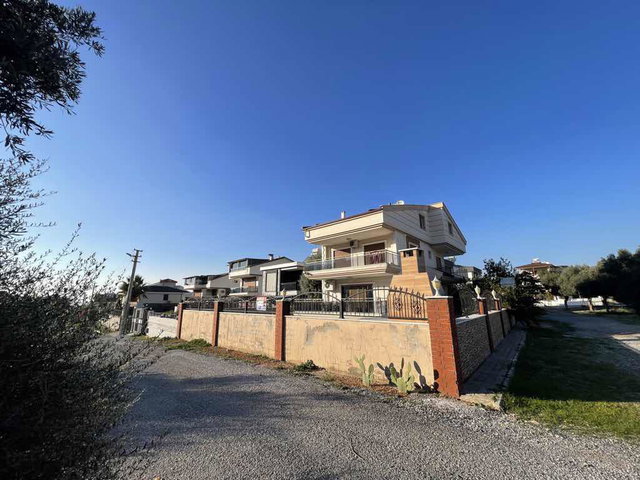 DİDİM AKBÜK'TE 468 M² ARSA İÇİNDE 5+1 HAVUZLU VİLLA