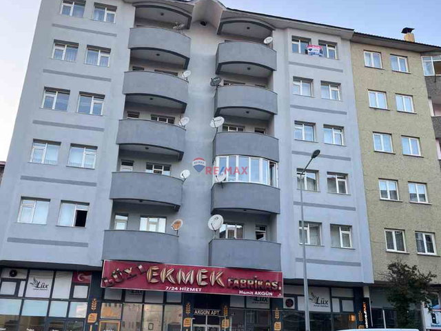 REMAX İLKE'DEN 50.YIL CADDESİ'NDE 3+1 SATILIK DAİRE