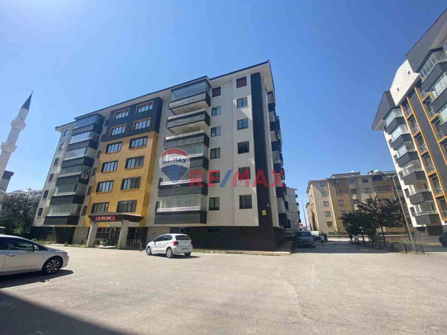 REMAX İLKE'DEN AYYILDIZ SİTELERİ'NDE 4+1 SATILIK DAİRE