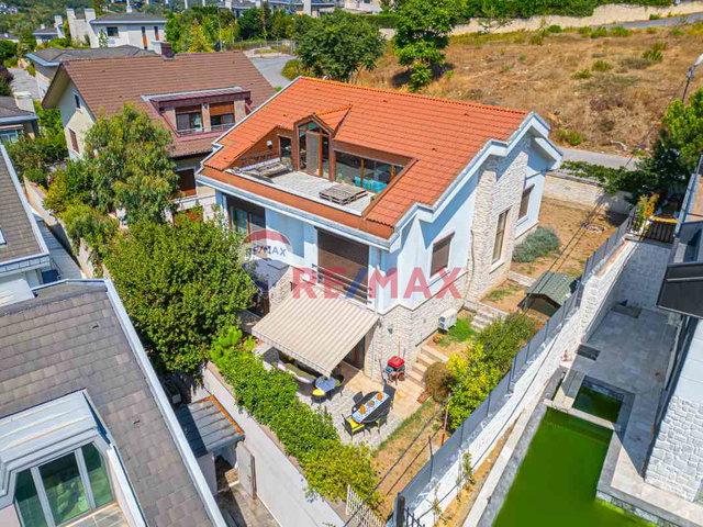 ZEKERIYAKÖY’DE ORMANADAYA KOMŞU MÜSTAKIL PARSEL IÇERISINDE SATILIK VILLA